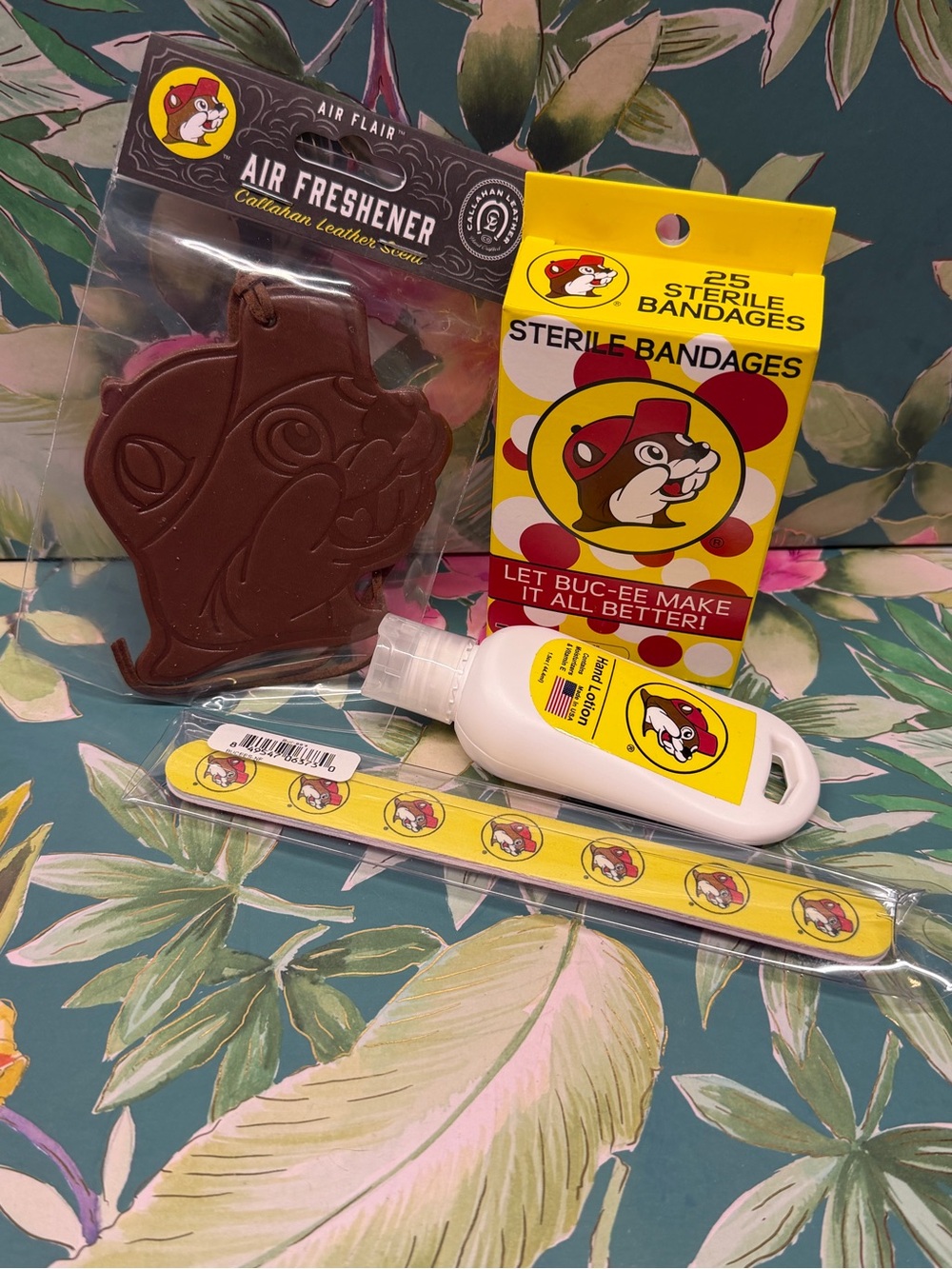 Buc-ee’s Gift Set Air Freshener Bandages Hand Lotion Nail File Beaver Bundle - Picture 5 of 5